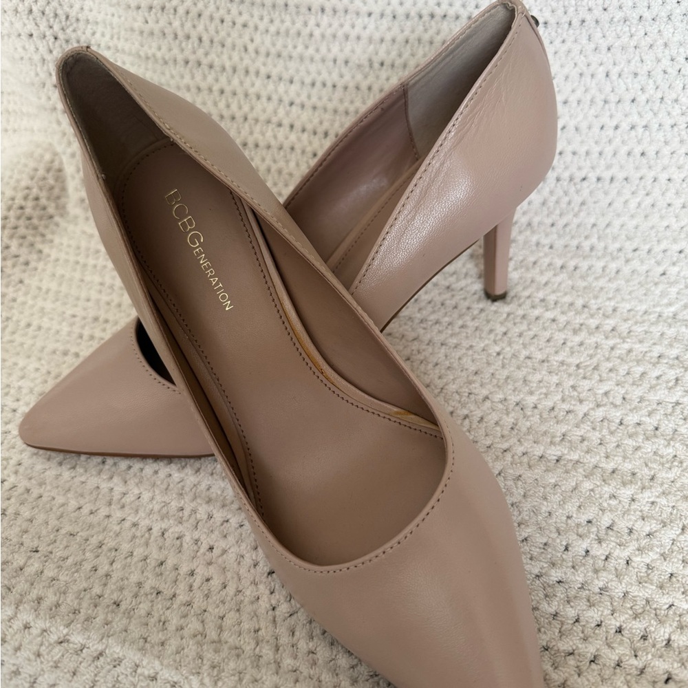 BCBGeneration NWOT SZ 8 Marci Leather Pumps